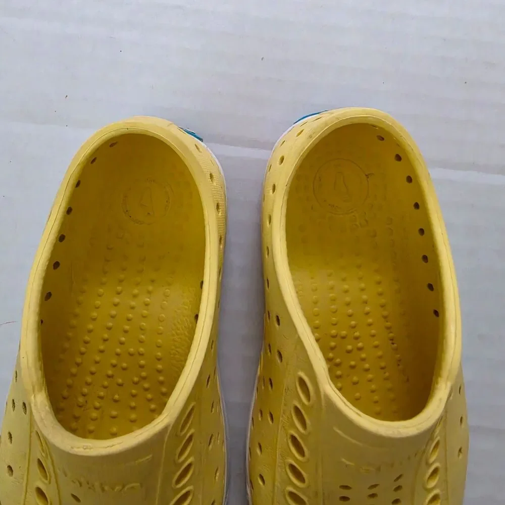 Native Jefferson Slip On Kids Water Shoes Yellow Size C8 Lightweight Comfortabl